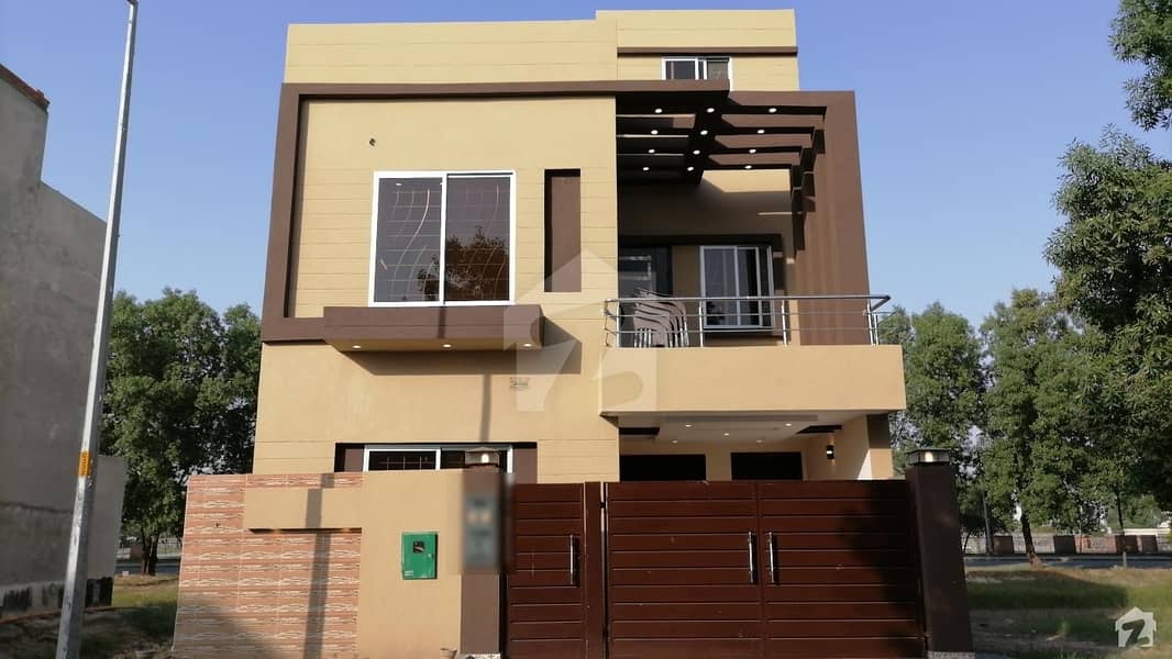 Prime Location 5 Marla Beautiful House Located In C Block Very Close To Monument All Facilities Available Here