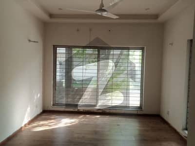 10 Marla Hot Location Beautiful House For Rent