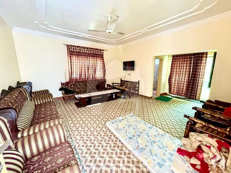 کاغان کالونی ایبٹ آباد میں 9 کمروں کا 10 مرلہ مکان 2.7 کروڑ میں برائے فروخت۔