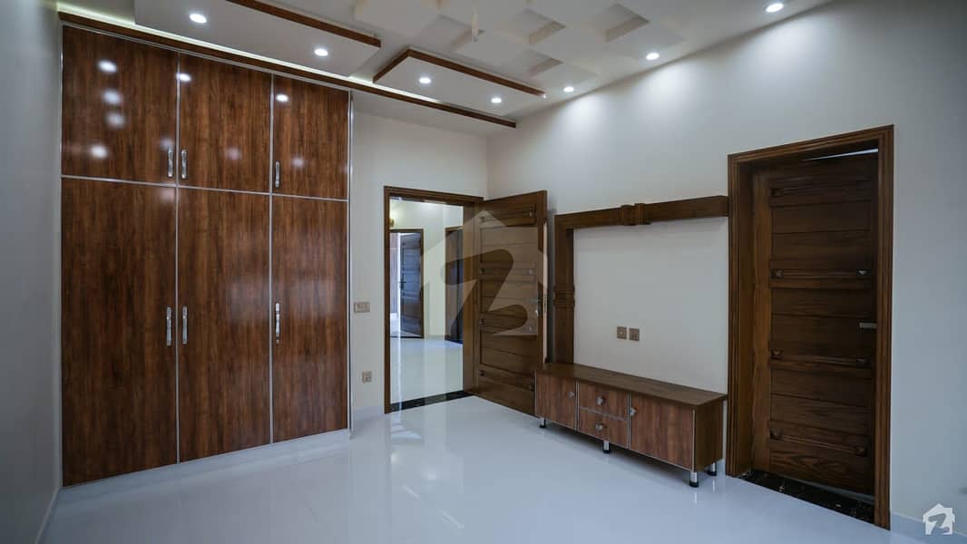 Upper Portion Sized 1 Kanal Is Available For Rent In EME Society