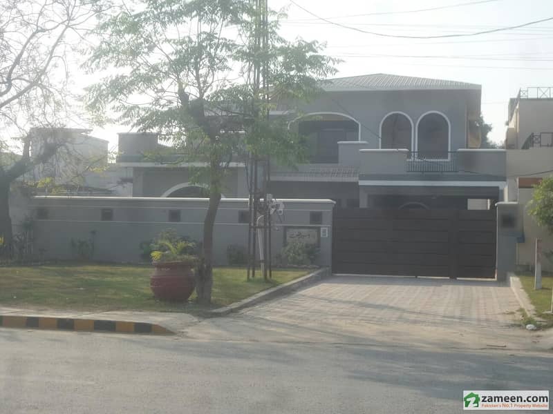 7 Bedrooms 22 Marla House For Sale