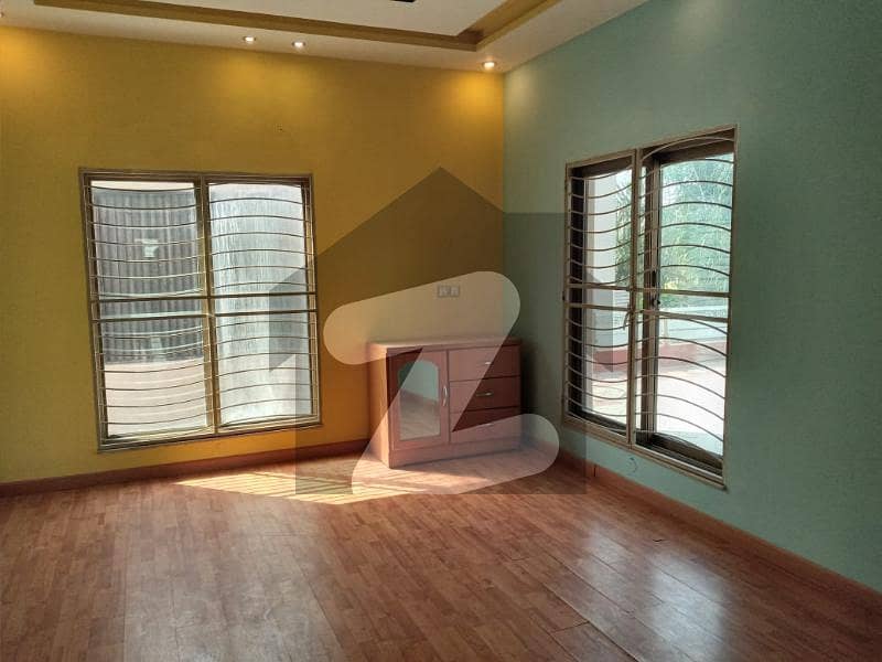 1 Kanal A Grand Beautiful Luxury Bungalow For Sale in dha phase 3