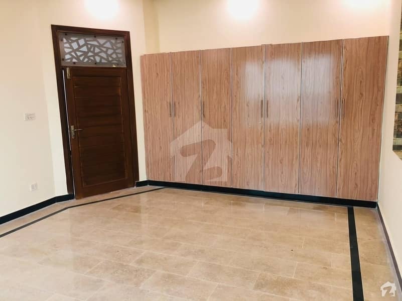 حیات آباد فیز 1 حیات آباد پشاور میں 7 کمروں کا 5 مرلہ مکان 75 ہزار میں کرایہ پر دستیاب ہے۔