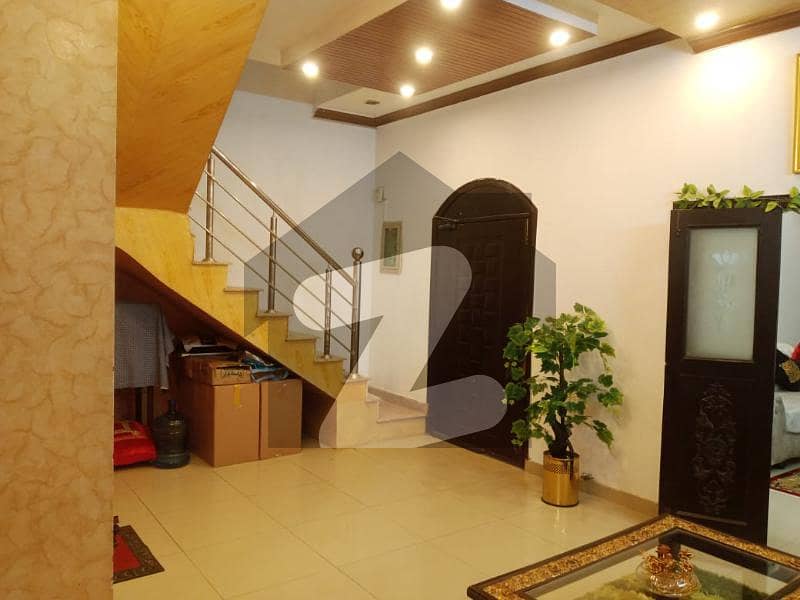 آرکیٹیکٹس انجنیئرز ہاؤسنگ سوسائٹی لاہور میں 5 کمروں کا 10 مرلہ مکان 2.4 کروڑ میں برائے فروخت۔