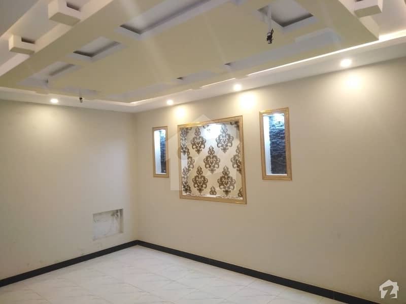 حیات آباد فیز 6 حیات آباد پشاور میں 7 کمروں کا 5 مرلہ مکان 71 ہزار میں کرایہ پر دستیاب ہے۔