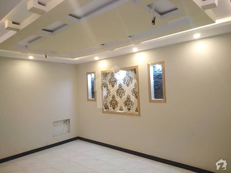 حیات آباد فیز 6 حیات آباد پشاور میں 7 کمروں کا 5 مرلہ مکان 72 ہزار میں کرایہ پر دستیاب ہے۔