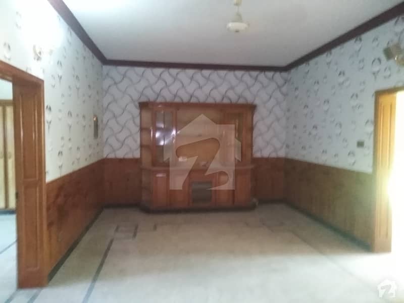حیات آباد فیز 7 حیات آباد پشاور میں 7 کمروں کا 5 مرلہ مکان 70 ہزار میں کرایہ پر دستیاب ہے۔