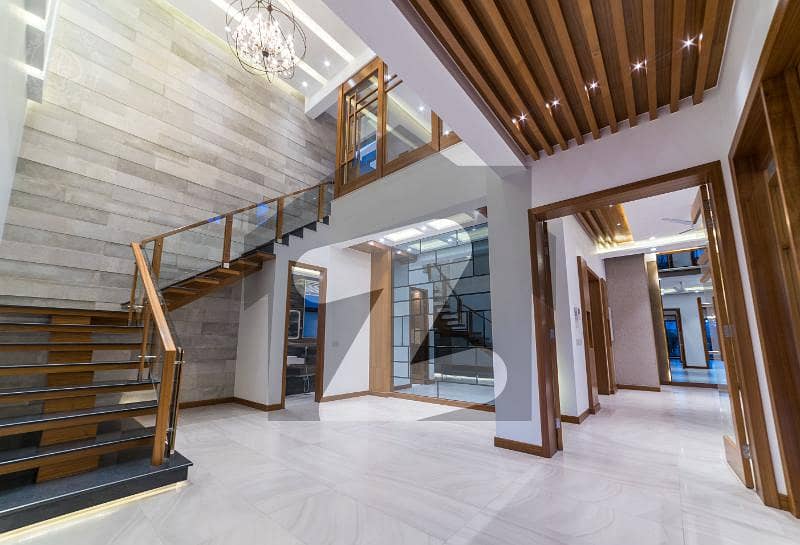 Near Huge Park Brand New Luxury Design Palace Near Huge Park Brand New Luxury Design Palace