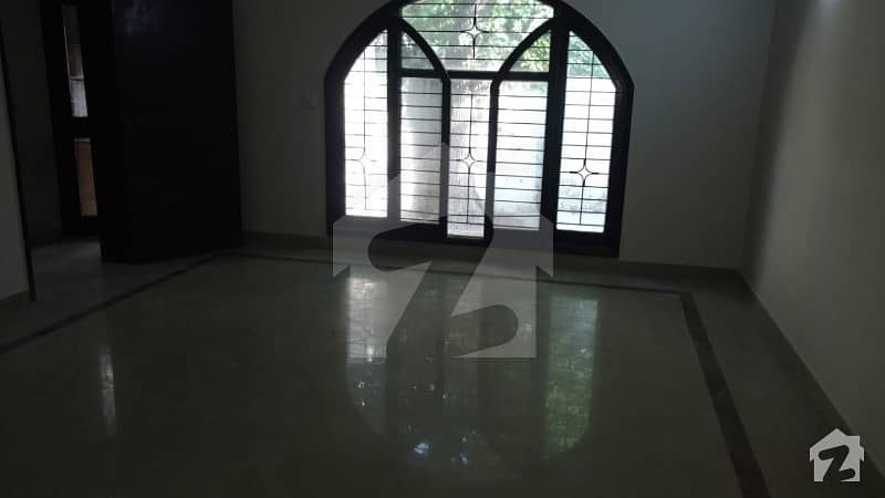 گلبرگ 3 - بلاک بی2 گلبرگ 3 گلبرگ لاہور میں 5 کمروں کا 4 کنال مکان 4 کروڑ میں برائے فروخت۔