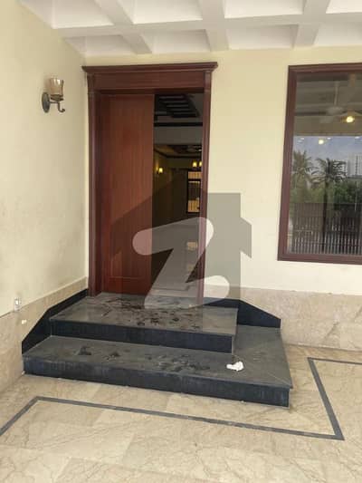 نیوی ہاؤسنگ سکیم زمزمہ زمزمہ کراچی میں 6 کمروں کا 1.6 کنال مکان 52 کروڑ میں برائے فروخت۔