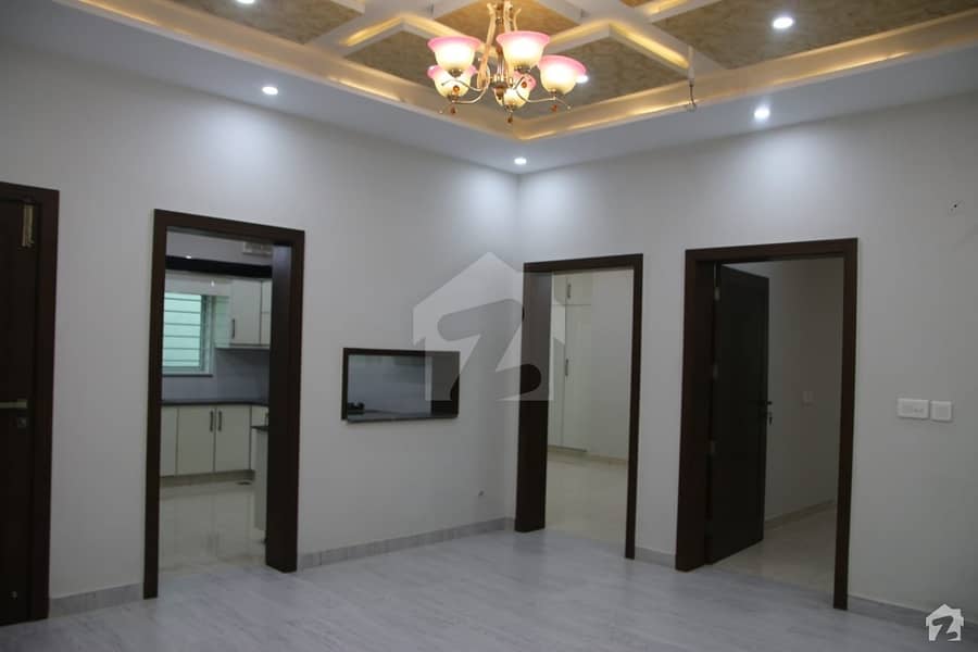 مدینہ ٹاؤن فیصل آباد میں 3 کمروں کا 5 مرلہ مکان 1.25 کروڑ میں برائے فروخت۔