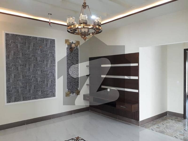 Superb Location 10 Marla Luxury House Is Available For Sale In Lda Avenue 1