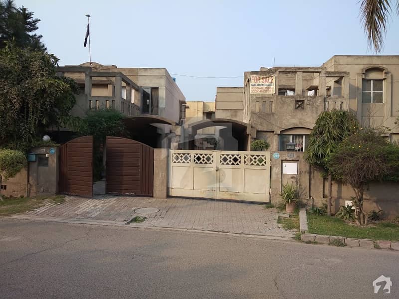 ایڈن ایوینیو ایڈن لاہور میں 4 کمروں کا 14 مرلہ مکان 2.3 کروڑ میں برائے فروخت۔
