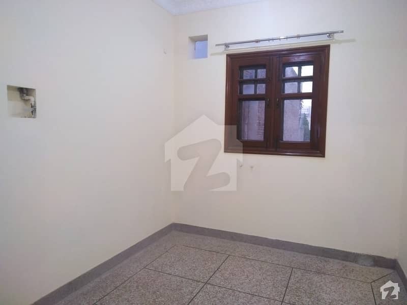 10 Marla House Is Available In Affordable Price In Hayatabad