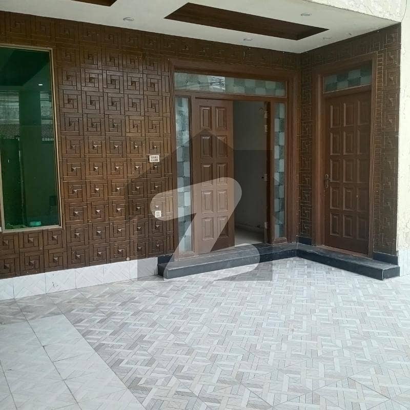 مدینہ ٹاؤن فیصل آباد میں 5 کمروں کا 10 مرلہ مکان 75 ہزار میں کرایہ پر دستیاب ہے۔