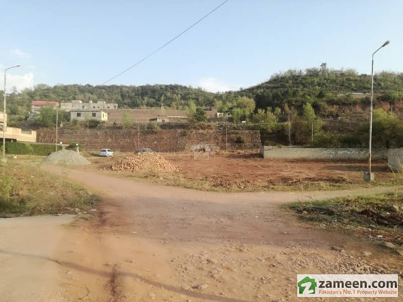 Residential Plot Available In Imran Khan Chowk Banigala