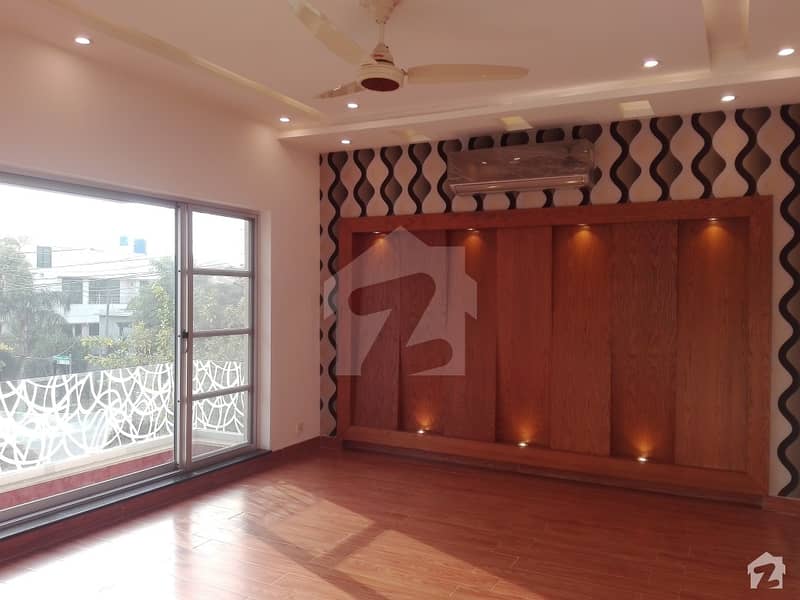 Model Town House Sized 2 Kanal For Sale