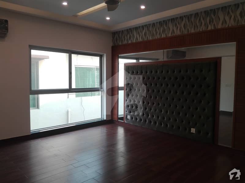 1 Kanal House available for sale in Model Town, Lahore