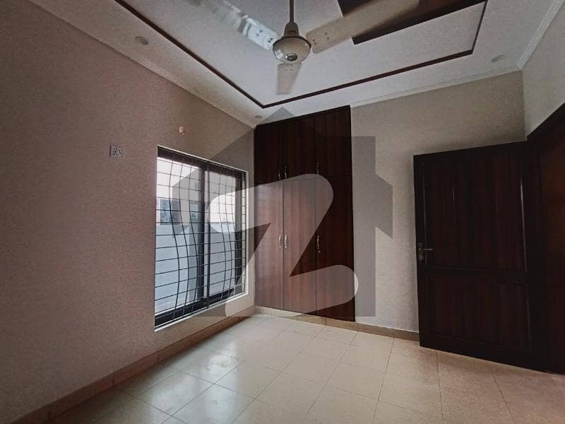 5 MARLA VERY GOOD CONDITION HOUSE NEAR MOSQUE FOR SALE IN BLOCK BB SECTOR D BAHRIA TOWN LAHORE