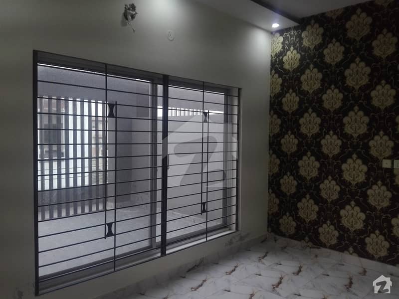 1 Kanal House Available In Model Town If You Hurry