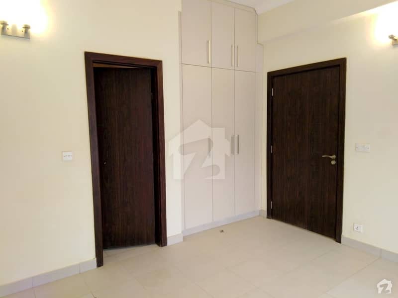 2250 Square Feet Flat In The Perfect Location Of Bahria Town Karachi Available