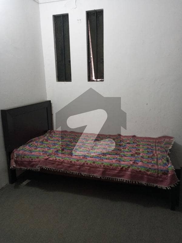 Gulbrg 3 Furnished 1 Bed Room Attach Bath Room Common Kitchen Available For Rent Rent