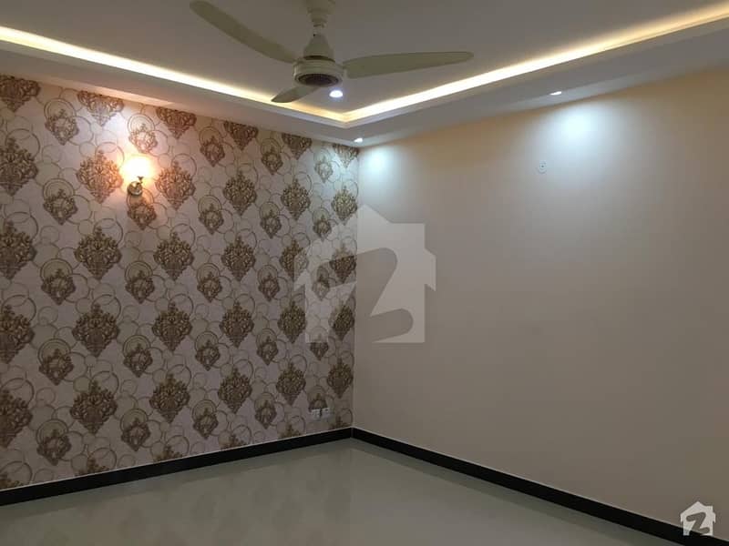 پی سی ایس آئی آر ہاؤسنگ سکیم لاہور میں 5 کمروں کا 1.2 کنال مکان 2.7 کروڑ میں برائے فروخت۔
