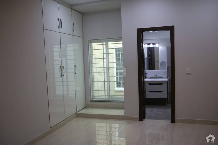 خیابانِ گارڈنز فیصل آباد میں 3 کمروں کا 5 مرلہ مکان 60 ہزار میں کرایہ پر دستیاب ہے۔