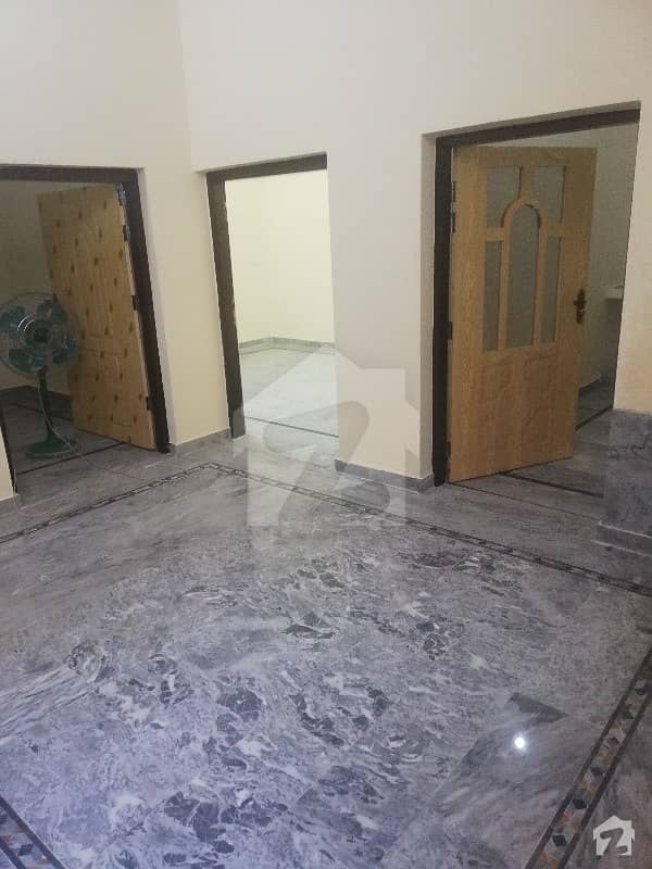 سیالکوٹ روڈ گوجرانوالہ میں 2 کمروں کا 3 مرلہ مکان 18 ہزار میں کرایہ پر دستیاب ہے۔