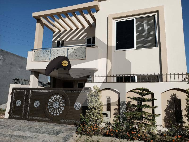 BRAND NEW 7 MARLA DESIGNER HOUSE FOR SALE IN PHASE 8 PRIME LOCATION.