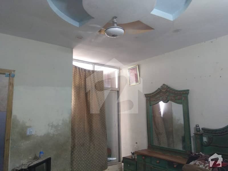 نوناریاں چوک سمن آباد لاہور میں 2 کمروں کا 2 مرلہ فلیٹ 6 ہزار میں کرایہ پر دستیاب ہے۔