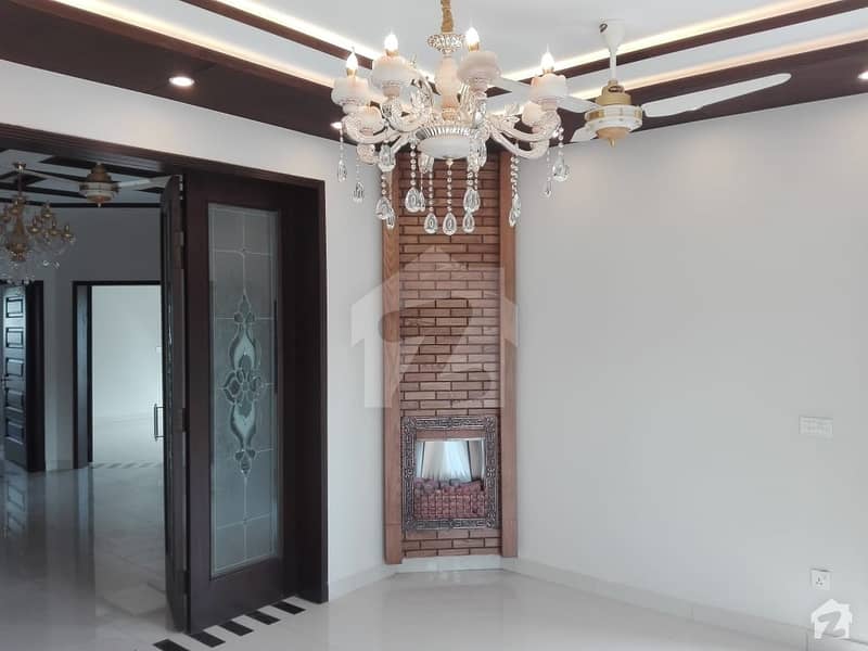 House Over 10 Marla Land Area In Central Park Housing Scheme Available