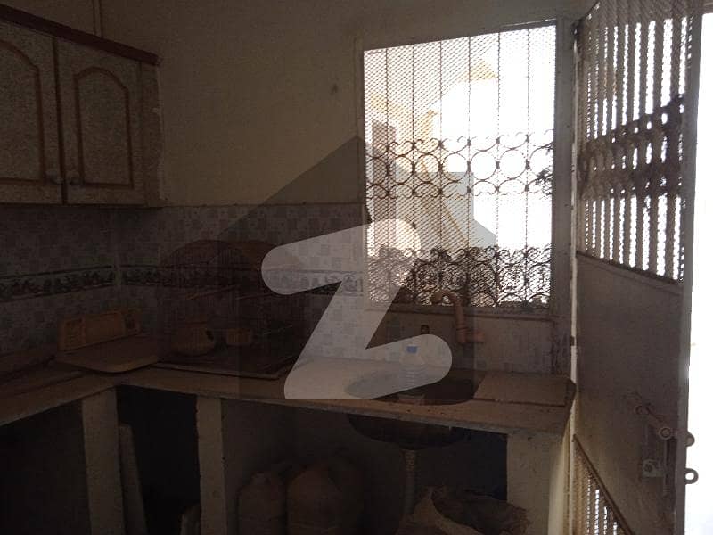 اندہ موڑ روڈ کراچی میں 2 کمروں کا 5 مرلہ مکان 18 ہزار میں کرایہ پر دستیاب ہے۔