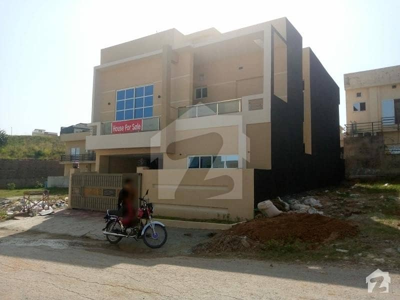 Umer Block Lane F 7 Marla House Available For Sale