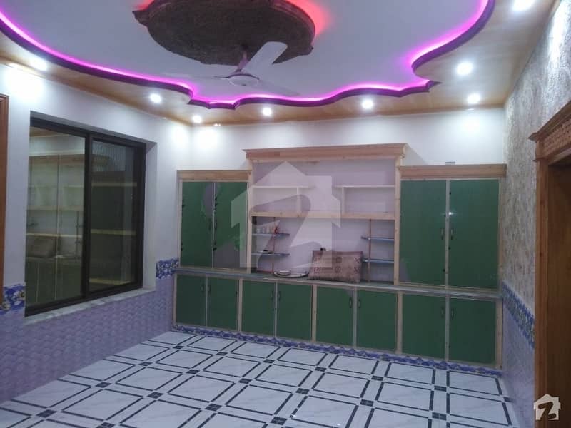 حیات آباد فیز 6 حیات آباد پشاور میں 5 کمروں کا 10 مرلہ مکان 75 ہزار میں کرایہ پر دستیاب ہے۔