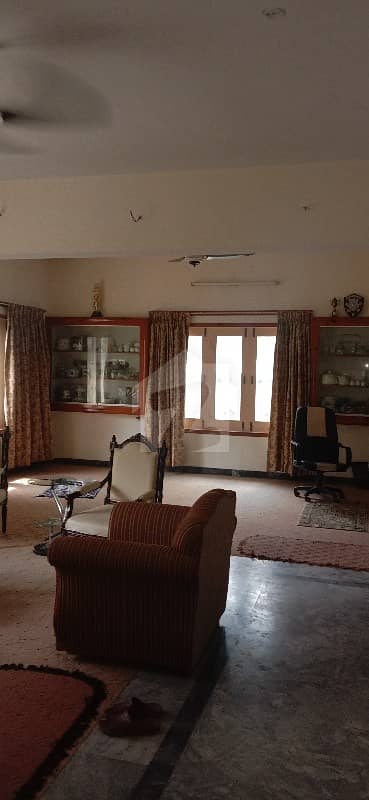مین مانسہرہ روڈ ایبٹ آباد میں 8 کمروں کا 15 مرلہ مکان 3.45 کروڑ میں برائے فروخت۔