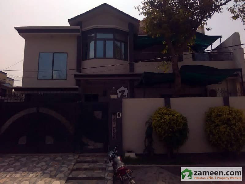 شاہ رُکنِِ عالم کالونی ۔ بلاک ای شاہ رُکنِ عالم کالونی ملتان میں 6 کمروں کا 11 مرلہ مکان 1.5 کروڑ میں برائے فروخت۔