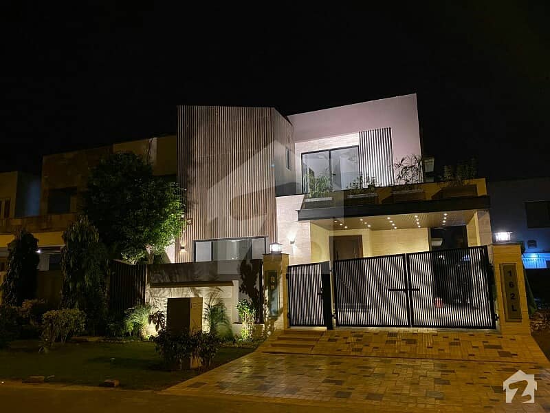 ڈی ایچ اے فیز 5 - بلاک ایل فیز 5 ڈیفنس (ڈی ایچ اے) لاہور میں 4 کمروں کا 10 مرلہ مکان 5.2 کروڑ میں برائے فروخت۔