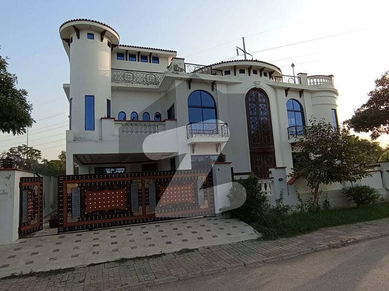 Corner Luxurious 1 Kanal Used House For Sale