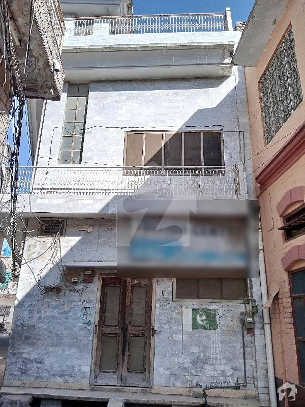 جامعہ مسجد روڈ راولپنڈی میں 6 کمروں کا 4 مرلہ مکان 1.75 کروڑ میں برائے فروخت۔