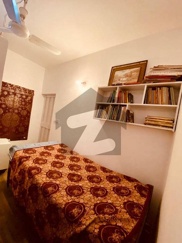 Dha 5 Marla Furnished Lower Portoin Best Conditoin For In Dha Ph 3 Lahore.