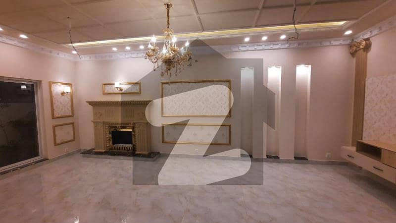 ڈی ایچ اے 9 ٹاؤن ڈیفنس (ڈی ایچ اے) لاہور میں 4 کمروں کا 5 مرلہ مکان 2.1 کروڑ میں برائے فروخت۔