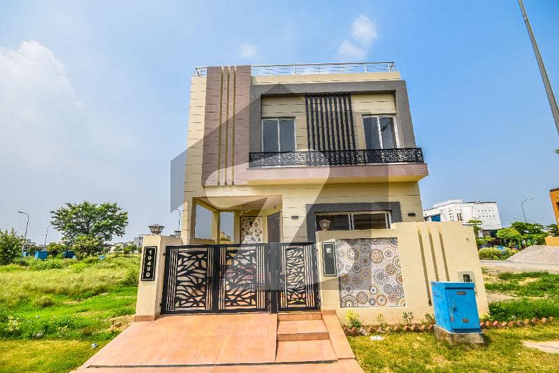 5 MARLA BRAND NEW BEAUTIFUL LAVISH HOUSE FOR SALE IN DHA PHASE 9 TOWN