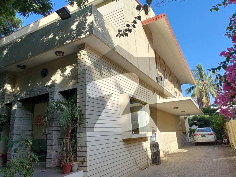 عامر خسرو کراچی میں 6 کمروں کا 2 کنال دفتر 35 کروڑ میں برائے فروخت۔