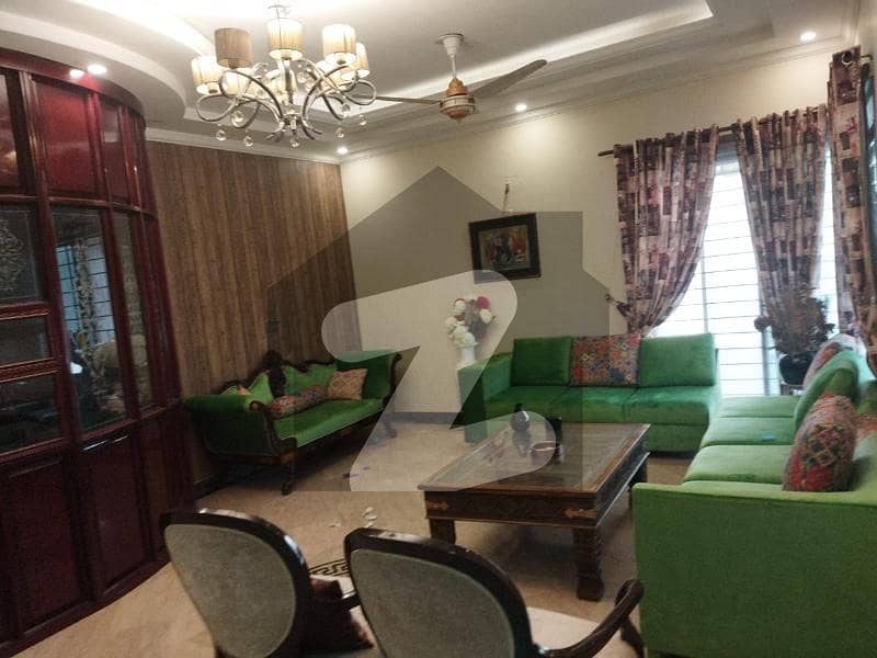 ڈی ایچ اے فیز 4 - بلاک ڈیڈی فیز 4 ڈیفنس (ڈی ایچ اے) لاہور میں 5 کمروں کا 1 کنال مکان 5.75 کروڑ میں برائے فروخت۔