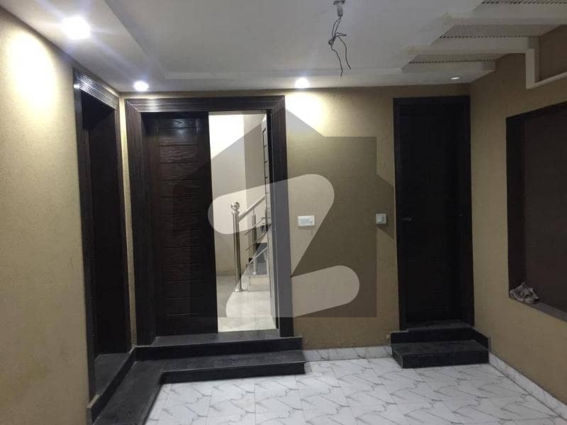 بحریہ ٹاؤن ۔ بلاک بی بی بحریہ ٹاؤن سیکٹرڈی بحریہ ٹاؤن لاہور میں 3 کمروں کا 5 مرلہ مکان 1.3 کروڑ میں برائے فروخت۔