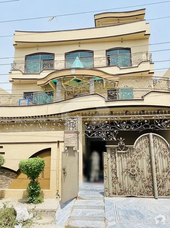 ہاؤسنگ کالونی شیخوپورہ میں 9 کمروں کا 12 مرلہ مکان 2.5 کروڑ میں برائے فروخت۔