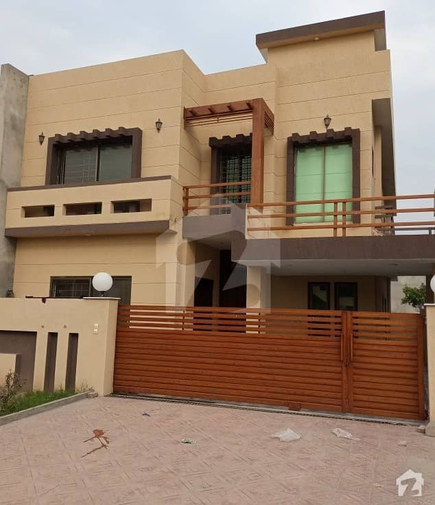 بحریہ ٹاؤن فیز 7 بحریہ ٹاؤن راولپنڈی راولپنڈی میں 4 کمروں کا 10 مرلہ مکان 2.55 کروڑ میں برائے فروخت۔