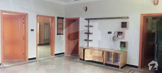 شاہین ٹاؤن پشاور میں 12 کمروں کا 10 مرلہ مکان 3.5 کروڑ میں برائے فروخت۔