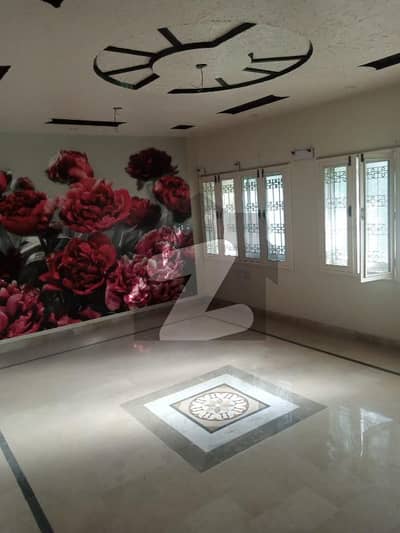 Family-friendly 240 Square Yards House Available In Gulshan-e-Iqbal